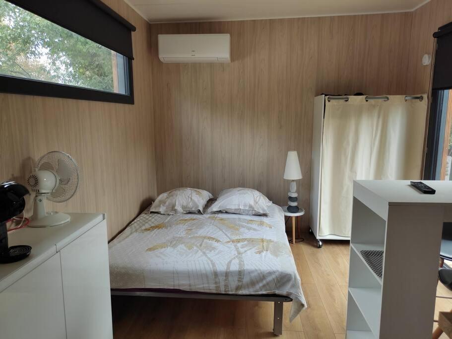 Joli Studio Climatise Avec Jacuzzi Prive Et Entree Independante Fréjus Exterior foto